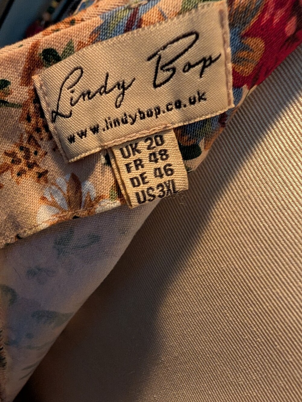 It Has Pockets! - Picture 7 of 7